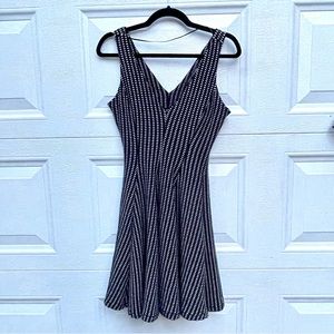 S ZARA Woman skater midi dress black and white. STRETCHY!! V neck
